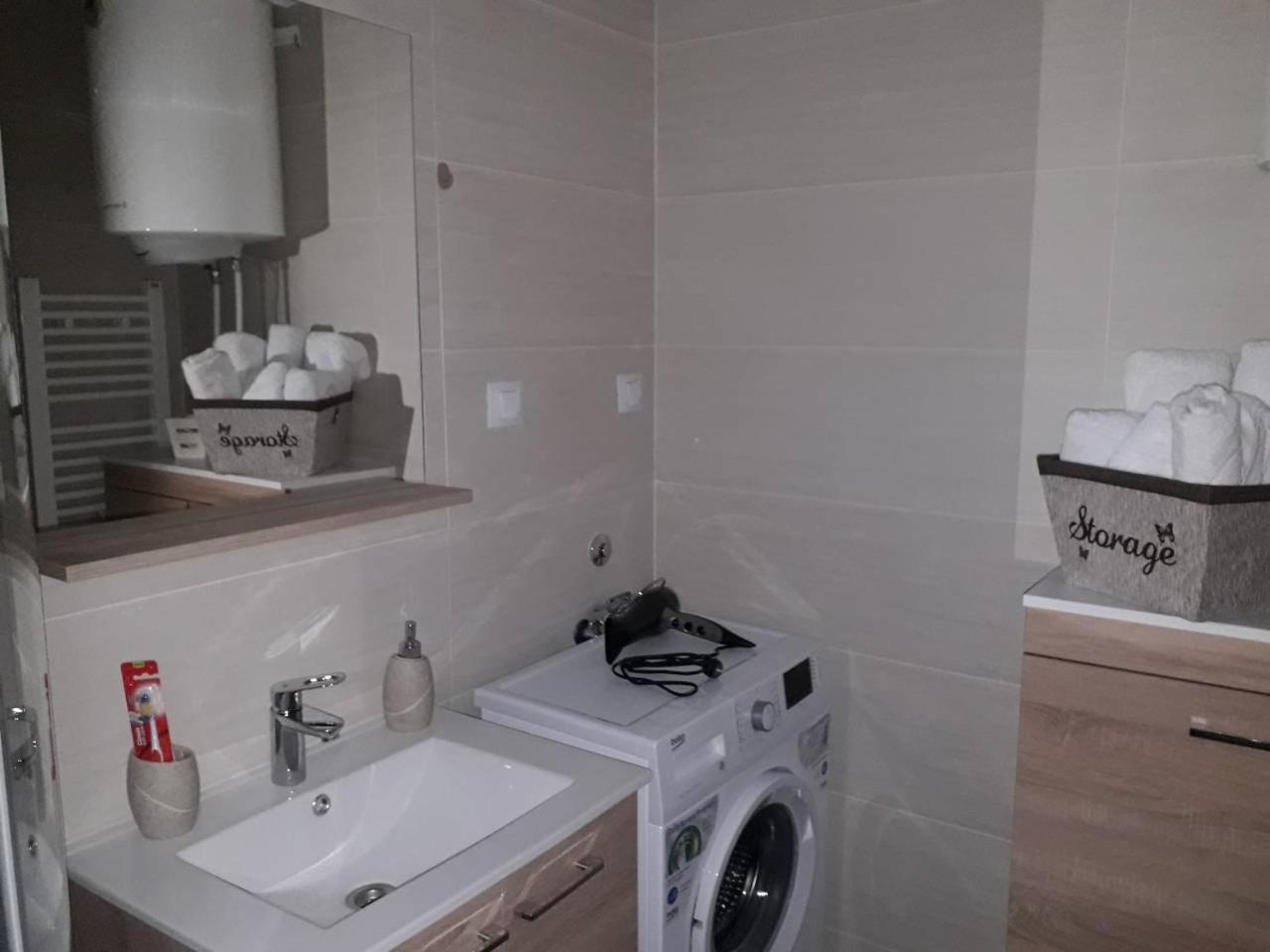 Gabriela & Marjan luxury self check-in Flatiron Apartment Skopje Bagian luar foto