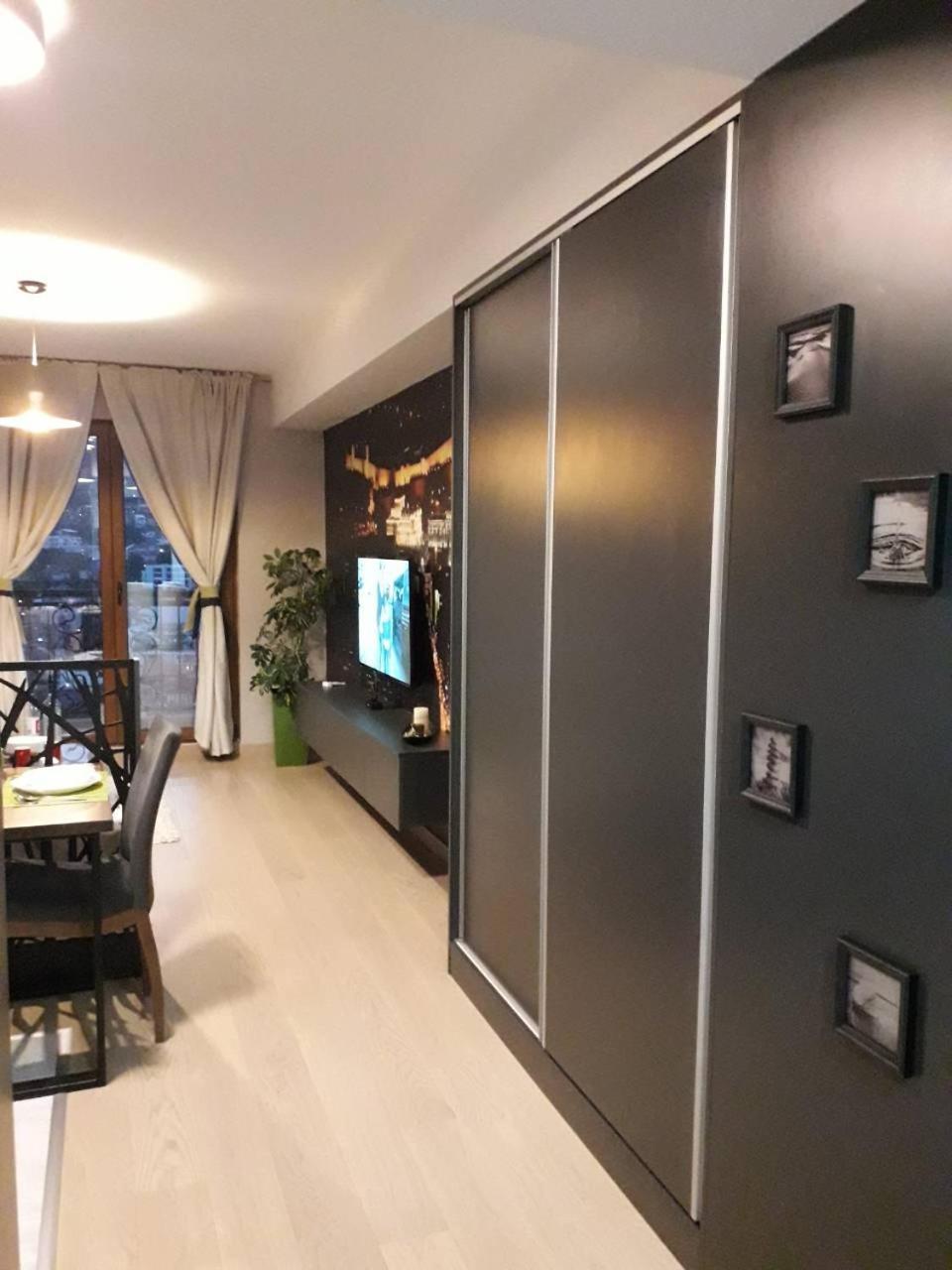 Gabriela & Marjan luxury self check-in Flatiron Apartment Skopje Bagian luar foto